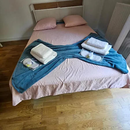 Tres Belle Chambre1 Prive Calme 100 De Metro Privatunterkunft
